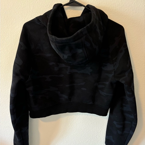 COPY - Alphalete cropped pullover hoodie - Picture 2 of 5